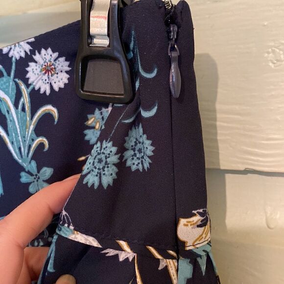 Loft Valley Dark Floral Silky Pleated Skirt Women’s 27 Inch Waist Loft SZ 0 - Picture 5 of 12